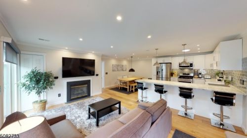 27 Colton Cir, Town Center, NJ 07052-1116