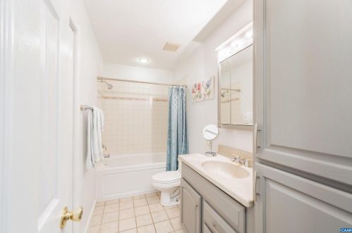 13 Piedmont Ln, Bybee VA  22963-2128 exterior