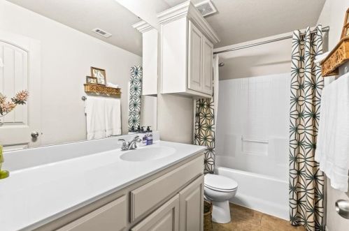 206 3 St, Valley View TX 76272-5403 exterior