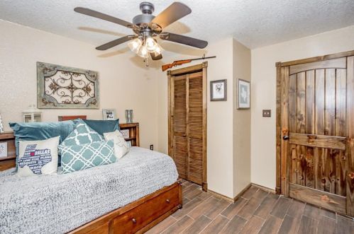 317 County Road 893a, Angleton TX 77515-9490 exterior