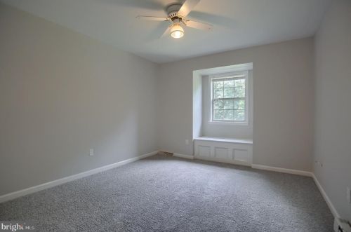 9 Mill Pond Dr, Lancaster PA  17603-7412 exterior