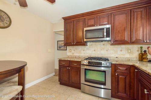 25 Exeter St, Old Bridge, NJ 08857-2237