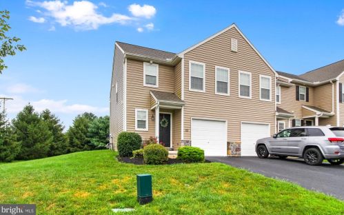 10 Cedar Run Dr, York, PA 17404-9198