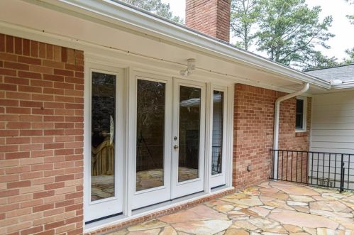 1543 Knob Hl Dr, Atlanta GA  30329-3208 exterior