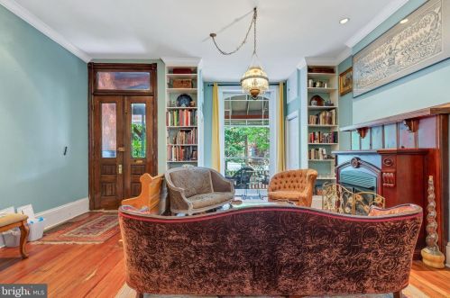 430 42 St, Philadelphia PA 19104-0044 exterior