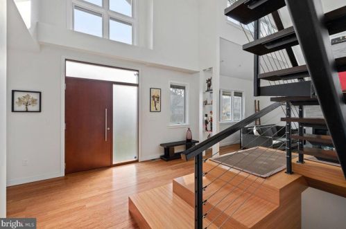 46 Leavitt Ln, Princeton NJ  08540-3921 exterior
