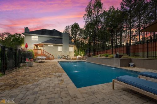 122 Panther Woods Dr, Jackson, GA 30233-5228