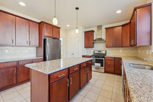 2 Crocus Ct, Piscataway NJ  08854-2754 exterior