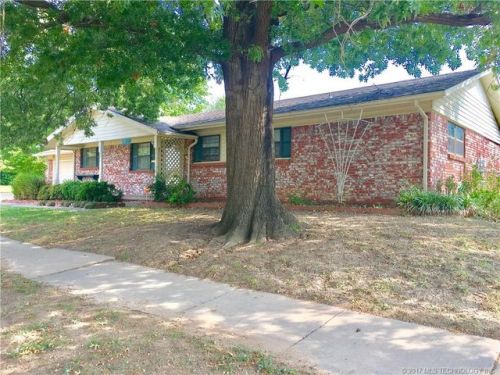 1733 110th East Ave, Tulsa OK  74128-6327 exterior