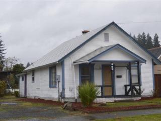 305 5th Ave, Kelso, WA 98626-2325