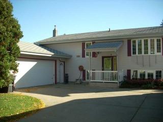 1625 Houston Dr, Bismarck, ND 58504-7123