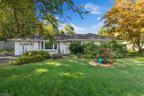 7 Walnut Ln, Kinnelon, NJ 07405-2013