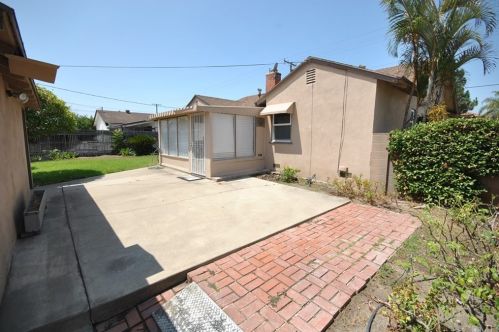 2002 Ninth St, Anaheim CA  92802-3203 exterior