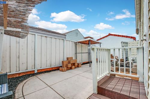 1567 Plaza Dr, San Leandro CA  94578-1968 exterior