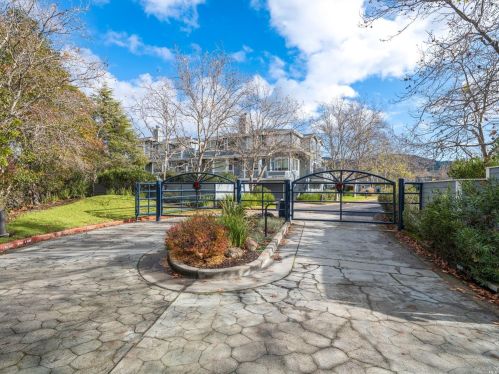 21 Gable Ct, San Rafael, CA 94903-5212