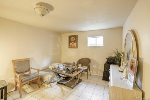 1060 Naples Way, Aurora CO 80017-3170 exterior