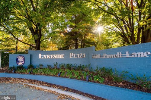 3800 Powell Ln, Falls Church, VA 22041-3660