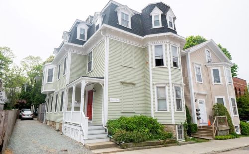 109 Church St, Middletown, RI 02840-3143