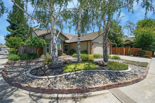 8833 Sonoran Way, Elk Grove, CA 95624-3250