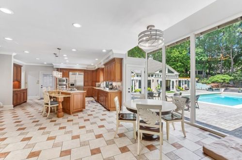 5485 Errol Pl, Atlanta GA  30327-4871 exterior