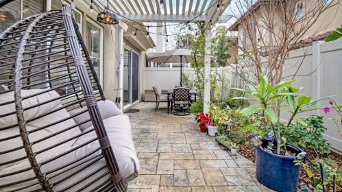 21 Salton, Irvine CA  92602-2425 exterior