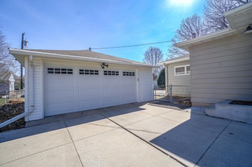 1930 Arona St, Saint Paul MN  55113-5843 exterior