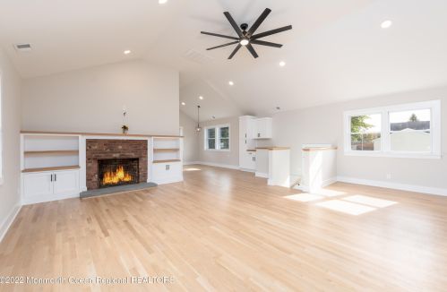 42 Highland Ave, Leonardo, NJ 07737-1414