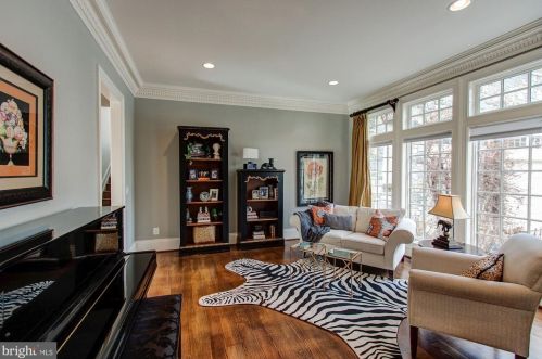 6929 River Oaks Dr, Mc Lean, VA 22101-1521