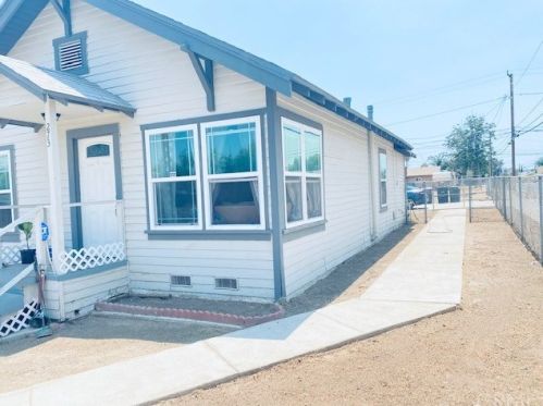 273 5th St, Perris, CA 92570-2087