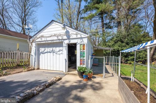 2009 Grace Church Rd, Silver Spring MD 20910-2116 exterior