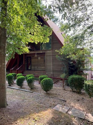 2570 Lake Capri Dr, Conyers, GA 30012-2925