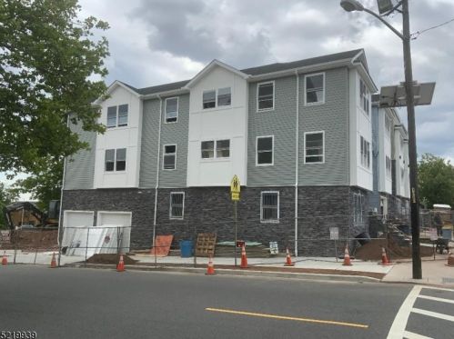 218 Hunterdon St, Newark, NJ 07103-2608