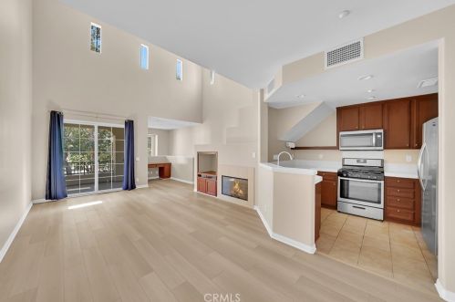 88 Dovetail, Irvine CA  92603-4202 exterior