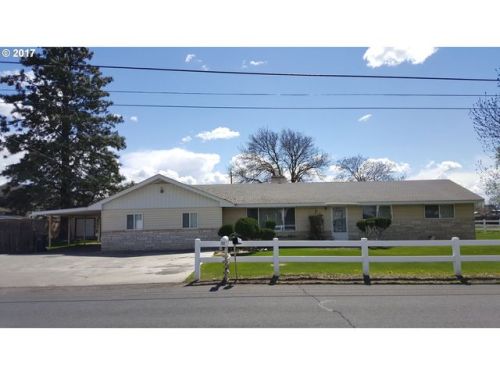 310 Theater Ln, Hermiston, OR 97838-1146
