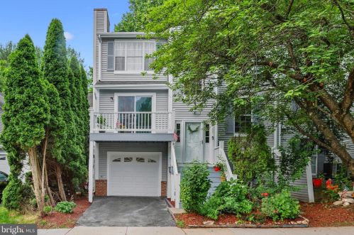 10205 Faire Commons Ct, Springfield, VA 22015-2858