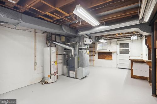 1221 Pinecrest Cir, Silver Spring MD 20910-1626 exterior