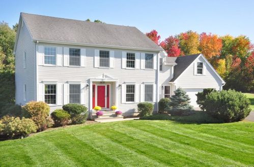 40 Grandview Ter, Wapping, CT 06074-3722