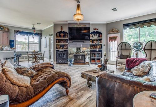 4401 Bay Vly Dr, Garland TX  75043-1874 exterior