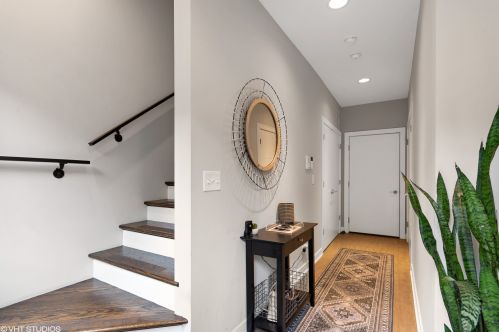 1731 Winnebago Ave, Chicago, IL 60647-5448