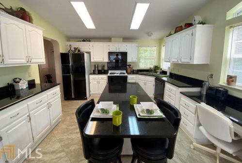 75 Little Buck Rd, Hartwell, GA 30643-8117