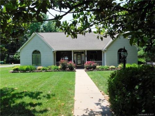 900 Colonial Dr, Albemarle, NC 28001-2915