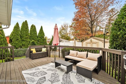 125 Shoreland Ter, Middletown NJ  07748-6212 exterior