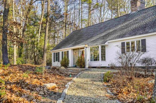 33 Nathan Lord Rd, Amherst, NH 03031-3005