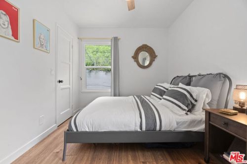 2470 Bywood Dr, Glendale CA  91206-4725 exterior