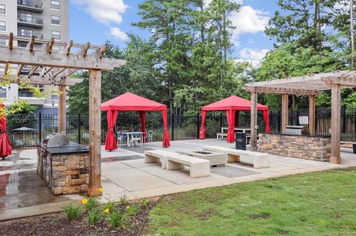 795 Hammond Dr, Atlanta GA  30328-5517 exterior
