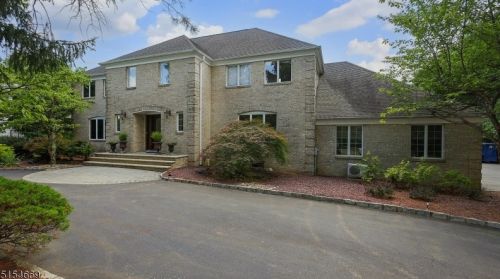 4 Meadow Dr, Warren, NJ 07059-5050