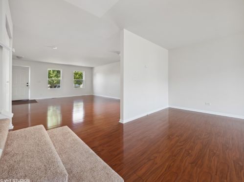 392 Westport Dr, Pingree Grove IL  60140-9162 exterior