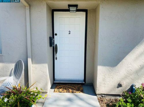 1011 Mohr Ln, Concord, CA 94518-4332