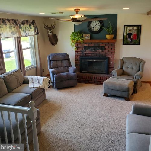236 Howard Ave, Pilesgrove, NJ 08098-1248