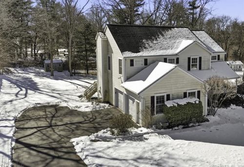 7 Chase Farm Rd, Wapping, CT 06074-1724